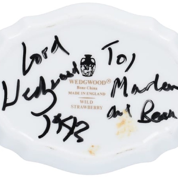 *Signed* Limited Edition J. Wedgwood Figurine! *RARE* - Picture 15 of 15